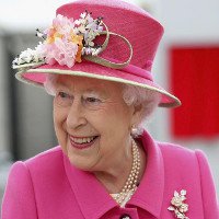 Vì sao phụ nữ Hoàng gia Anh luôn phải đội mũ?