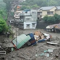 Video: Khoảnh khắc lở đất kinh hoàng chôn vùi hàng chục ngôi nhà ở Nhật Bản