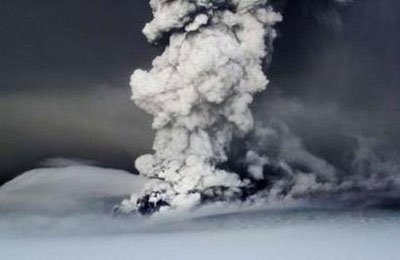Video: Núi lửa hoạt động mạnh nhất Iceland phun trào