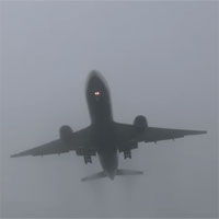 Video: Xem cảnh máy bay hạ cánh trong màn sương mù dày đặc