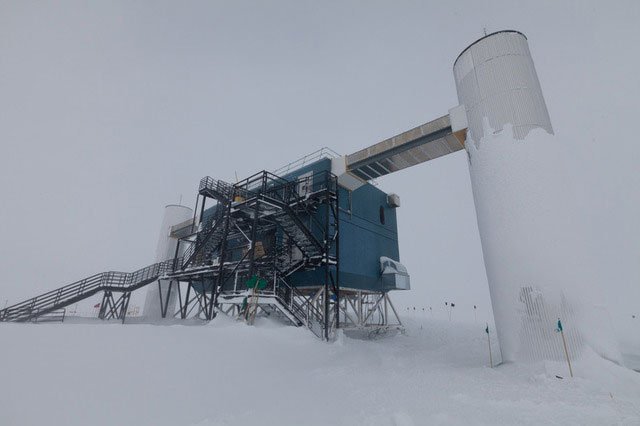Viễn vọng kính băng nghiên cứu vật chất tối