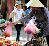 Việt Nam cấm sản xuất túi ni lông khó phân hủy