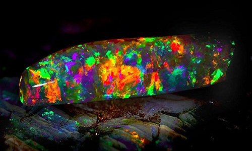 Virgin Rainbow - Viên đá opal đẹp nhất hành tinh ở Australia